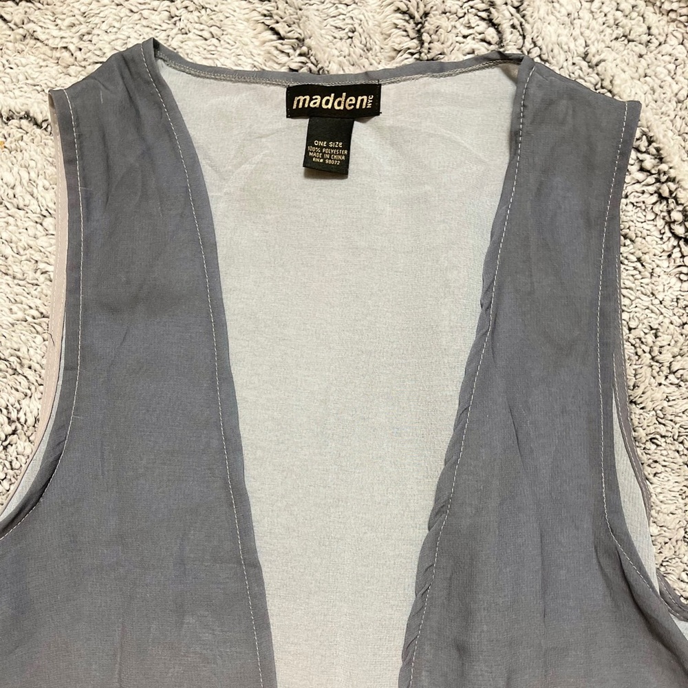 Madden NYC Sleeveless Kimono - Picture 2 of 3